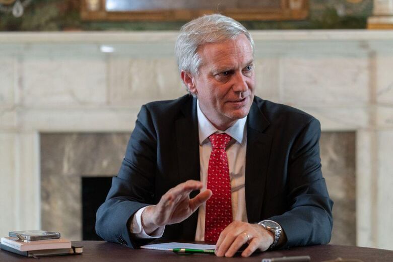 Quién es Jeannette Jara, la comunista que obtuvo un histórico triunfo en las primarias de Chile y será candidata de la izquierda para suceder a Boric