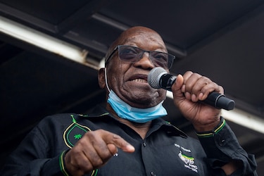 Expresidente sudafricano Zuma comienza a cumplir condena de 15 meses de prisión