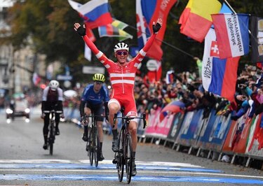 Mads Pedersen se corona en el nuevo campeón mundial en ruta