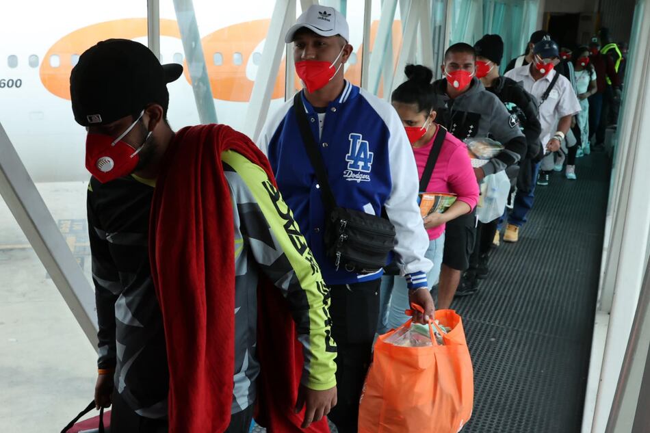 Aterriza en Venezuela segundo avión estadounidense en una semana con migrantes deportados