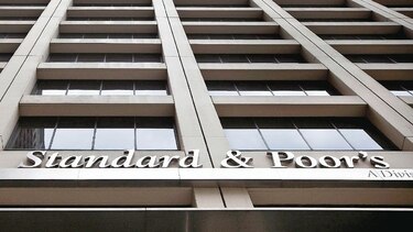 S&P Global se reorganiza y reduce más de 100 empleos