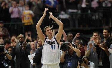 Nowitzki rebasa los 30 mil puntos y Mavericks vencen a Lakers