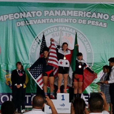 La pesista panameña Mariadnis Batista gana oro y plata en Ecuador