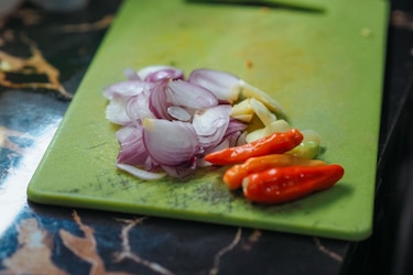 Cómo evitar ingerir los microplásticos que se encuentran en tu cocina