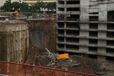 Se desploma muro de contención en un proyecto en construcción en Costa del Este