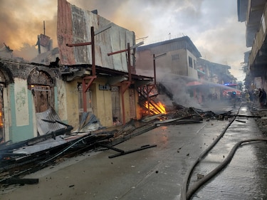 Incendio en El Chorrillo: un hombre fallece y cuatro bomberos resultan heridos