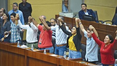 Jóvenes exigen el retiro de reformas
