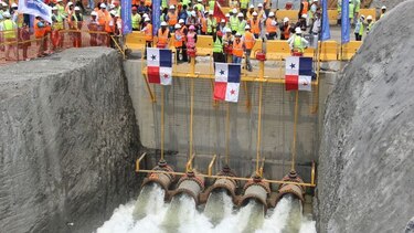 Comenzó el llenado de nuevas esclusas del Canal con acto oficial