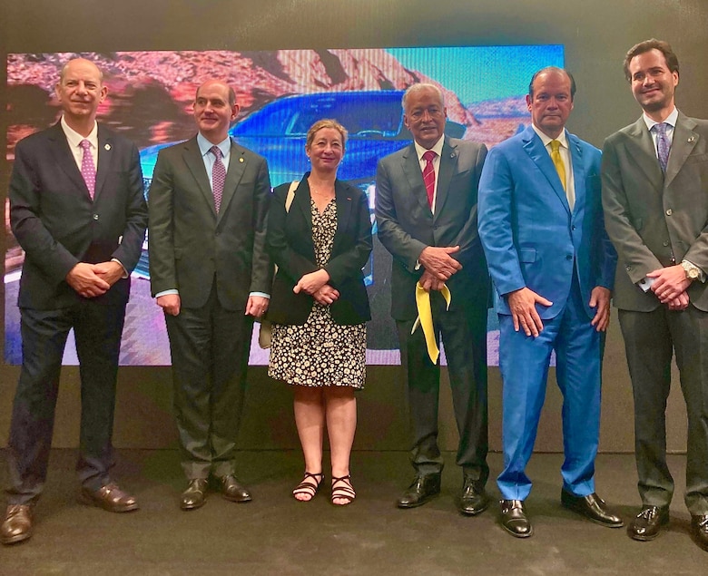 Empresas francesas apuestan por Panamá en proyectos ferroviarios, climáticos y aéreos