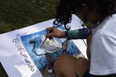 Unos 5 mil niños rinden homenaje a Botero en mega taller de pintura de la Fundación Olga Sinclair