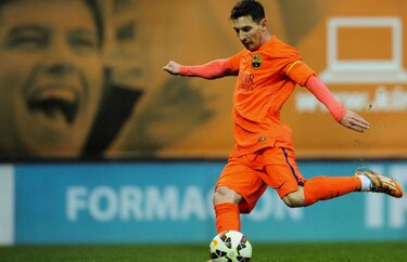 Messi anota dos y Barcelona sigue arriba