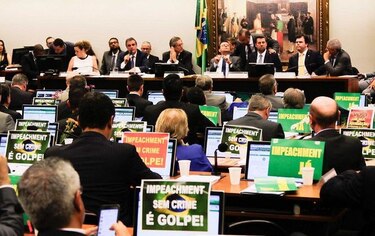 Comisión parlamentaria recomienda juicio de destitución a Rousseff