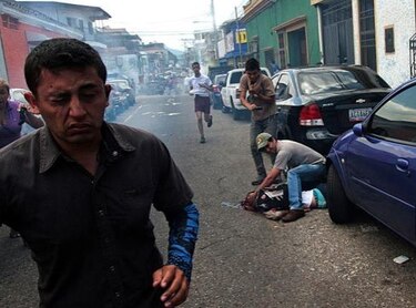Dan 18 años de cárcel a policía por muerte de un menor en protesta