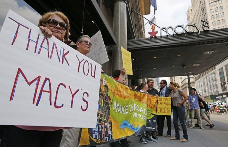 Líderes hispanos piden a empresas que rompan con Donald Trump