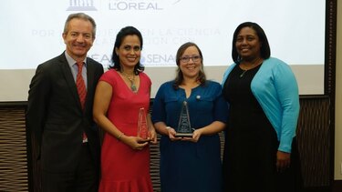 Premian a científicas panameñas