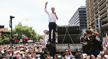 Venezolanos seguirán en la calle; Maduro se muestra firme