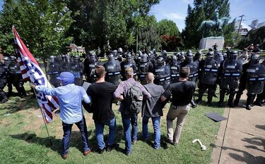 Tres muertos durante enfrentamientos raciales en Virginia