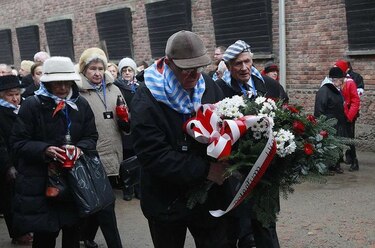 Conmemoran aniversario de liberación de Auschwitz