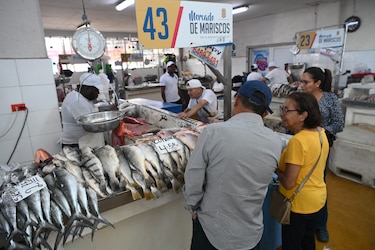 Alta demanda por Semana Santa impulsa ventas y precios en el Mercado de Mariscos