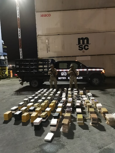 Decomisan más de dos toneladas de drogas en contenedores