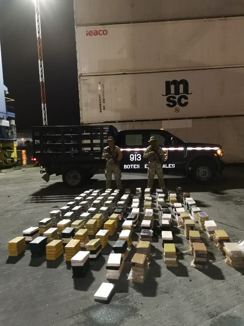 Decomisan más de dos toneladas de drogas en contenedores