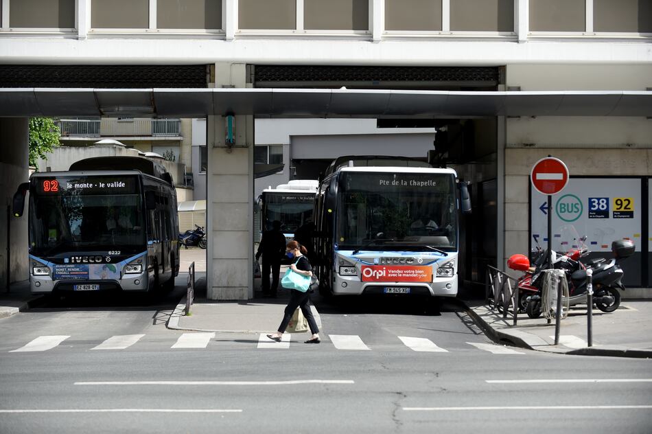 Francia reabrirá comercios el 11 de mayo y exigirá mascarillas en transporte público