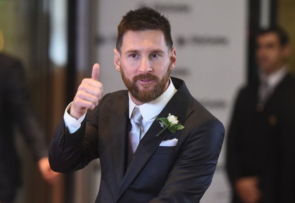 Barcelona confirma que Messi renueva contrato hasta 2021