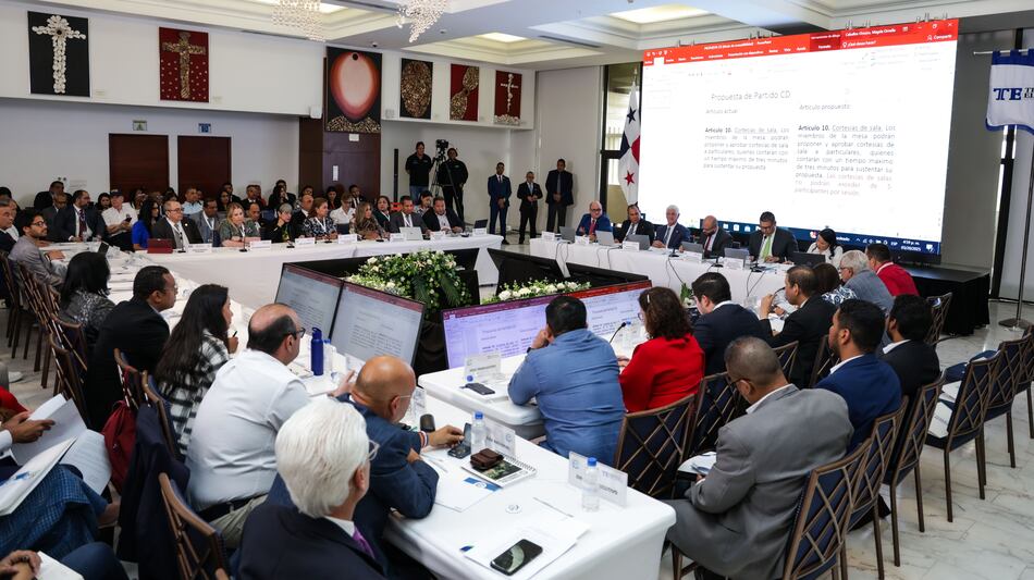 Comisión de Reformas Electorales aprueba su reglamento interno en su primera reunión