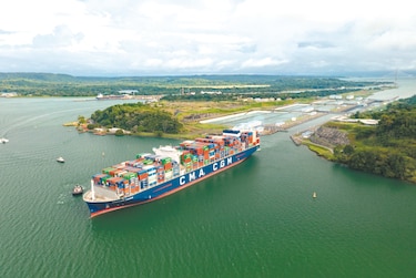 Canal de Panamá cumple 108 años con récord en tránsito de buque neopanamax