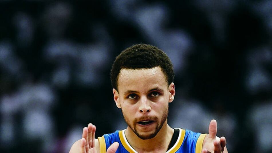 Warriors barren a los Pelicans