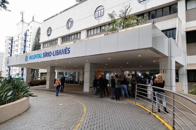 Lula es operado de una hemorragia intracraneal y se recupera en la UCI de un hospital
