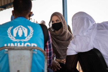 Angelina Jolie apoya a los refugiados malíes en Burkina Faso