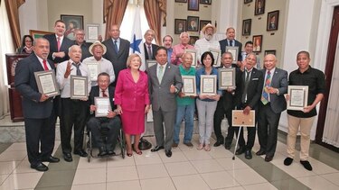 Gobernación distinguió a exjugadores de 1976