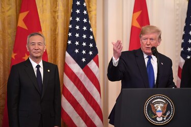 Trump firma acuerdo con China que da tregua a la guerra comercial