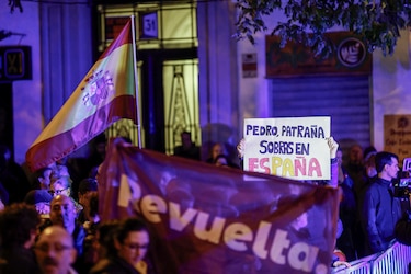 Protestas en España ante el partido socialista contra una amnistía a independentistas