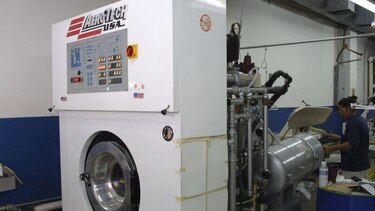 Ropa reluciente, bolsillo sentido