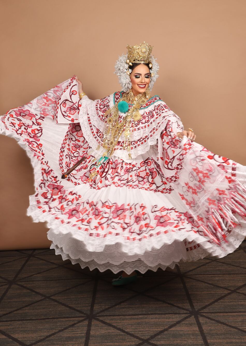 Jennifer Massiel se despide como reina de Calle Abajo de Las Tablas 2023