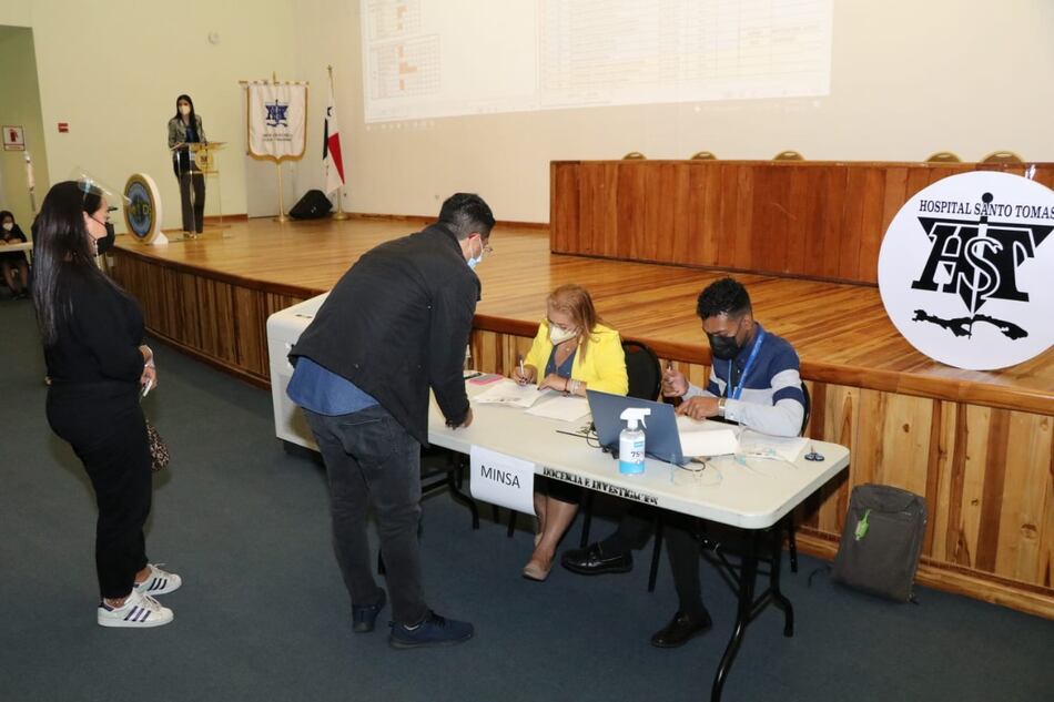 Minsa abre a concurso 300 plazas para médicos residentes