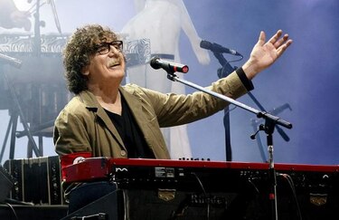 Charly García sigue internado y está 'estable, lúcido y sin fiebre'