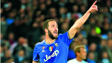 Higuaín señaló al presidente de Nápoles