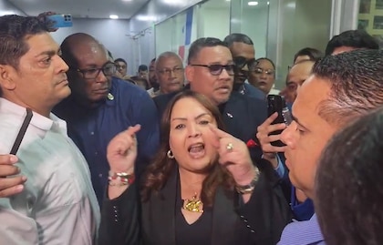 Cheque a cheque: la cacería de botellas sacude la Asamblea