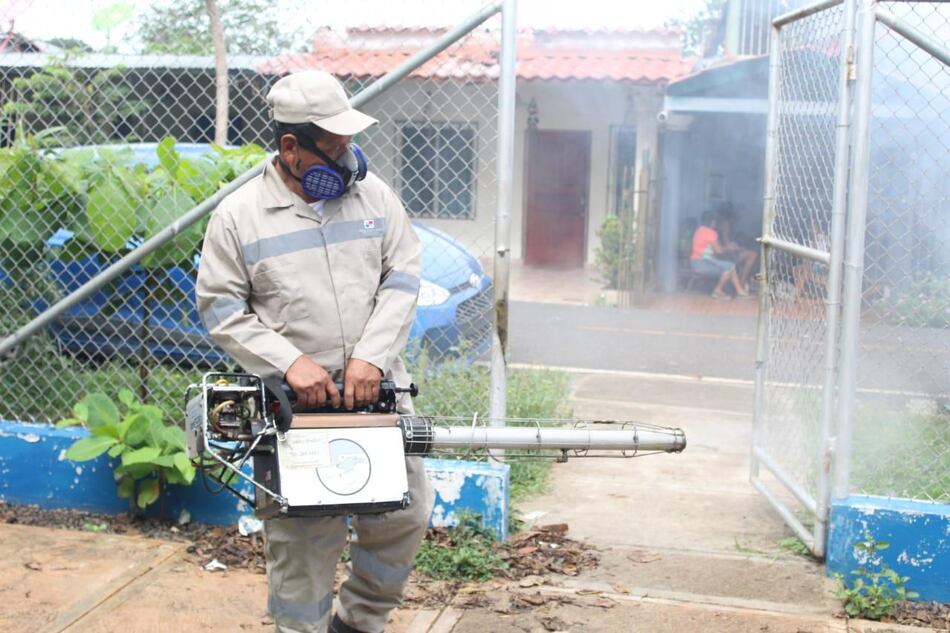 Intensifican jornadas de fumigación contra el Aedes aegypti en Herrera