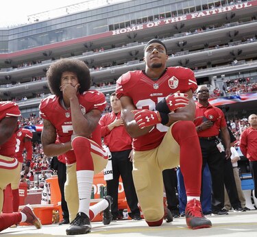 Jugadores y NFL sin acuerdo para poner fin a protestas durante himno