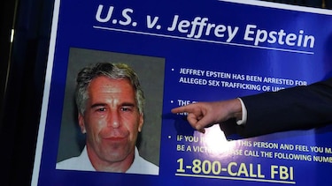 Cómo el caso Epstein está dividiendo a los simpatizantes de Trump que creen en teorías conspirativas