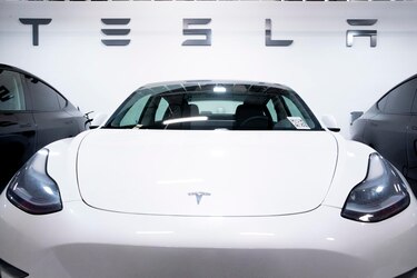 Las acciones de Tesla bajan más del 13 % tras cifras flojas de entregas