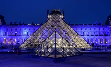 Acusan a expresidente del Louvre de tráfico de arte egipcio