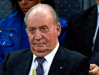 Juan Carlos se exilió para salvar una monarquía española ya frágil y desgastada