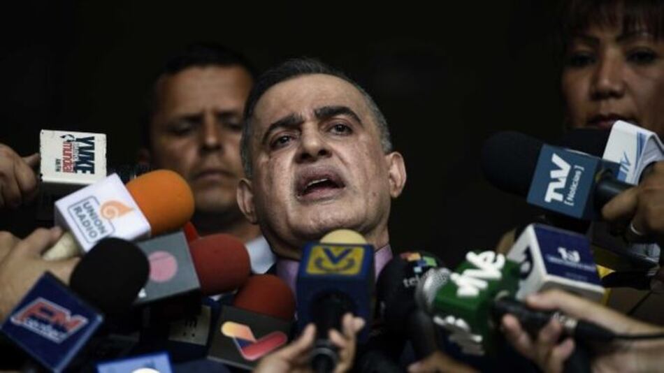 Venezuela: fiscal pide prohibir salida del país a Juan Guaidó