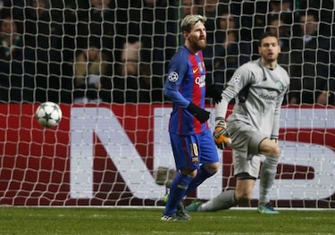 Un doblete de Messi lleva al Barcelona a octavos de final