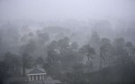 Huracán Irma se debilita a categoría 2 al golpear Naples